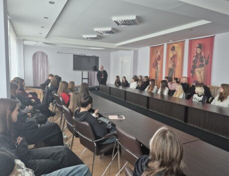 Встреча со студентами колледжа бытового обслуживания в День отца